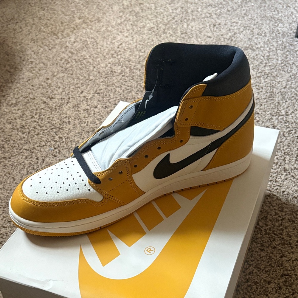 Nike Men's Mustard and White High-Top Sneakers